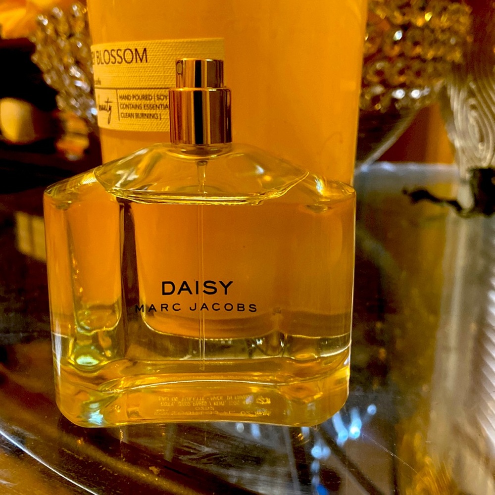 Marc Jacobs Daisy NO TOP!